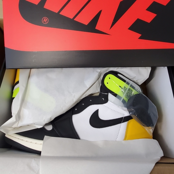Nike Jordan 1 High RETRO University Gold Volt NEW